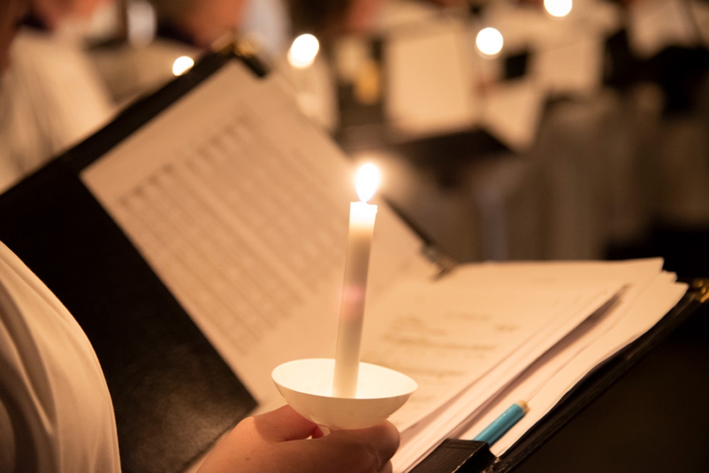 Candle and singers