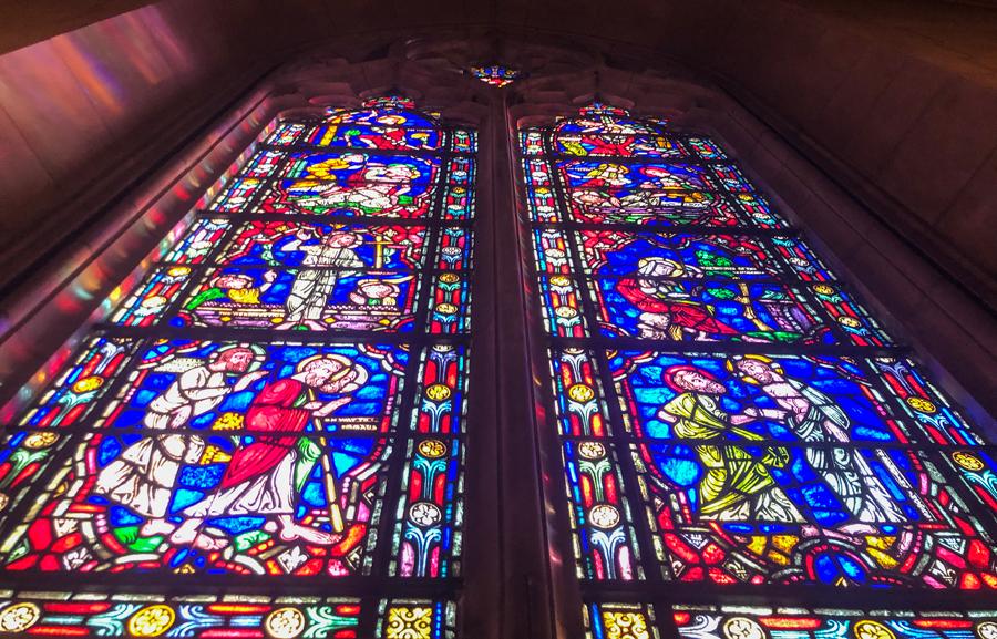 Panes showing the crucifixion of Jesus